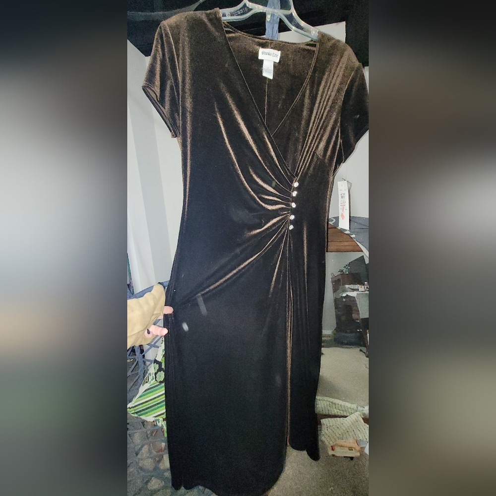 Amanda Lane Brown Velvet Midi Dress